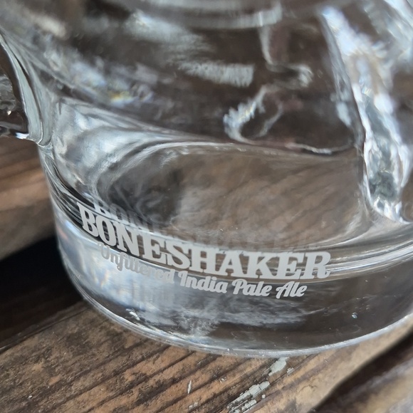 A Pair of 32 oz Luminarc pirate skull themed beer glasses - Picture 3 of 5